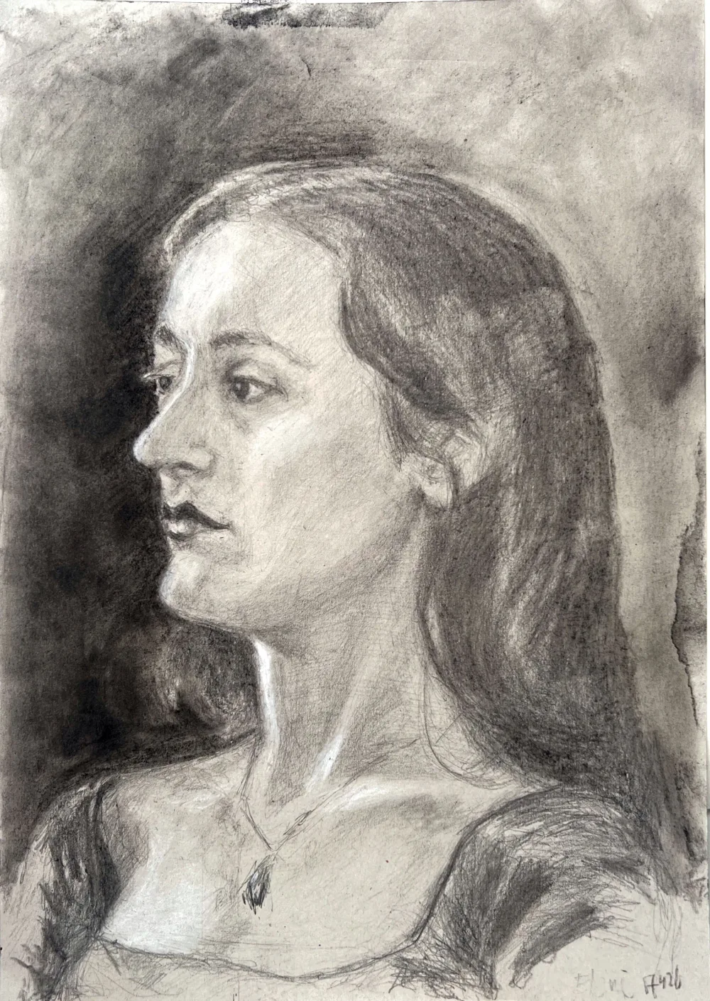 Portret in potlood en houtskool van een vrouw in profiel.